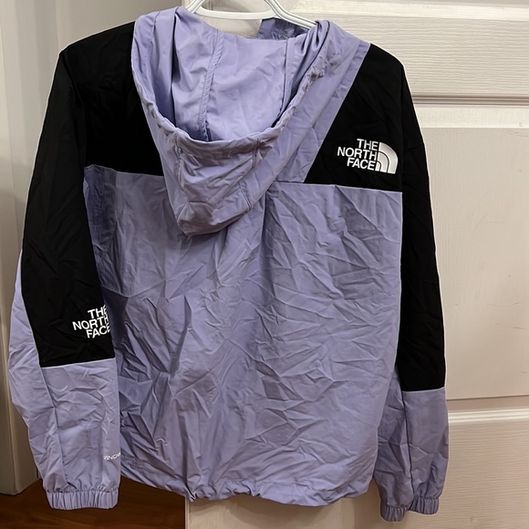 The NorthFace wind jacket lilac and black - Picture 2 of 2